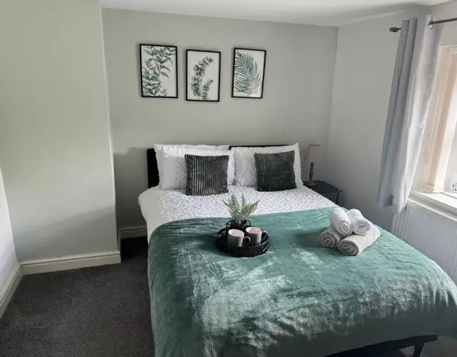 Woodman House- 7 Bedrooms - Sleeps 14