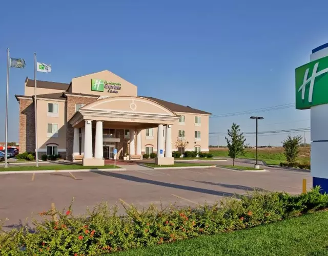 Holiday Inn Express Hotel & Suites Wichita Airport by IHG