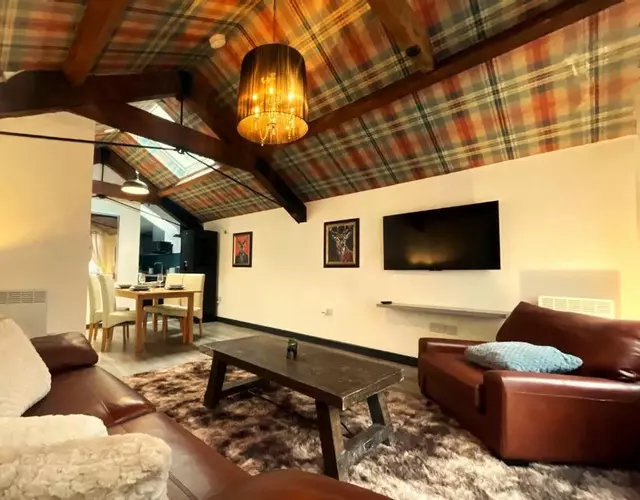 Balmoral Lodge, King Size Apartment by The Hive WA1