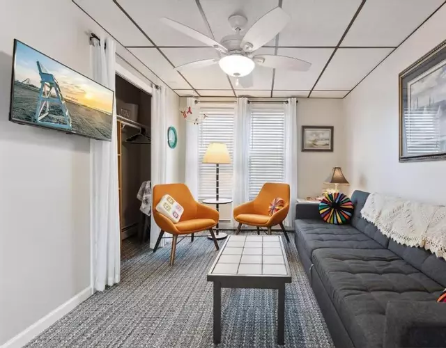 1 Bedroom Apartment With A Private Yard And Beach Access