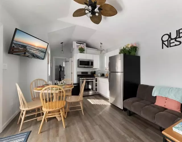 232 W Pine Ave 2 Beds, 1 Bath