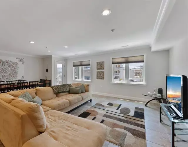 407 E Monterey Ave, Unit 103