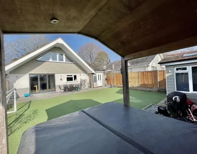 Luxury Pamper Home Hot Tub & Sauna Ladies Retreat