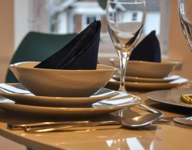 The Sashes - Cozy Apartment - FREE Parking - Ultrafast WIFI - Smart TV - Netflix - sleeps up to 6! Close to Poole Town Center & Sandbanks & Bournemouth