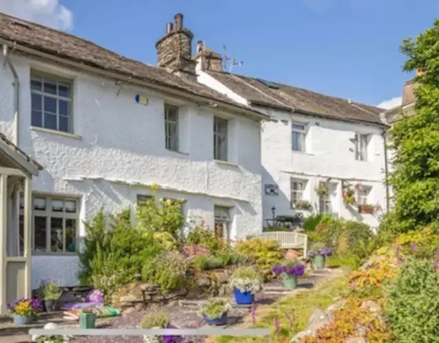 The Old Post Office, Cosy Grade II listed 2 bed apartment Windermere