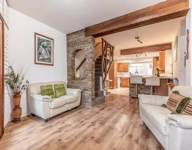 4 Bed 3 Baths in CENTRAL WINDSOR! WALK 2 ALL THE SIGHTS! LEGOLAND 5 MIN DRIVE