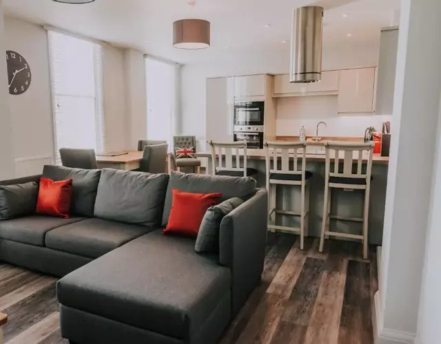 Cavendish House with Secure, Allocated Parking, 2 mins walk from Windsor Castle