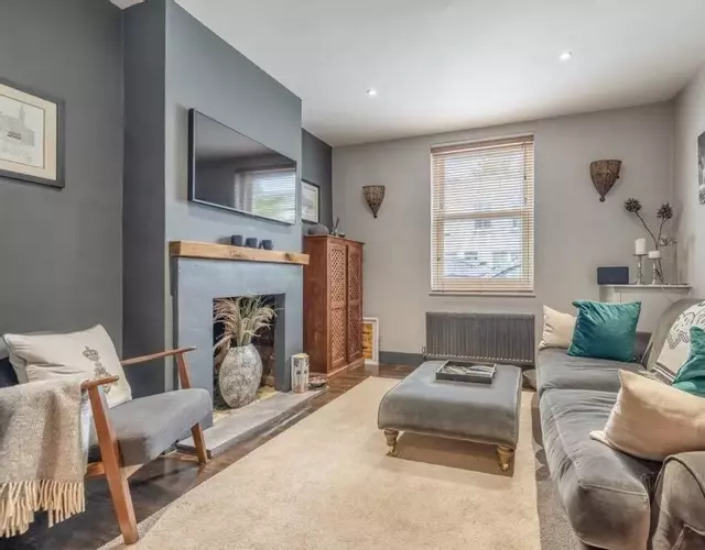 Stylish 2-Bed House With Office And Private Garden