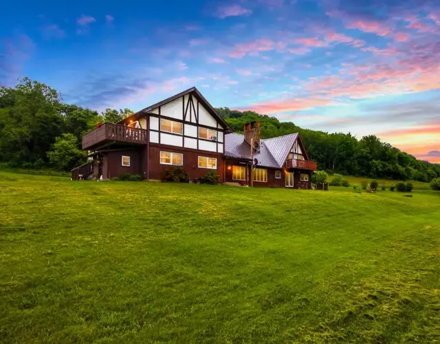 Star Hawk Springs Chateaux - Large 6 Bdrm Retreat