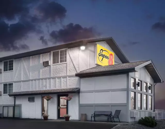 Super 8 by Wyndham Winona MN