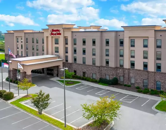 Hampton Inn & Suites Winston-Salem/University Area