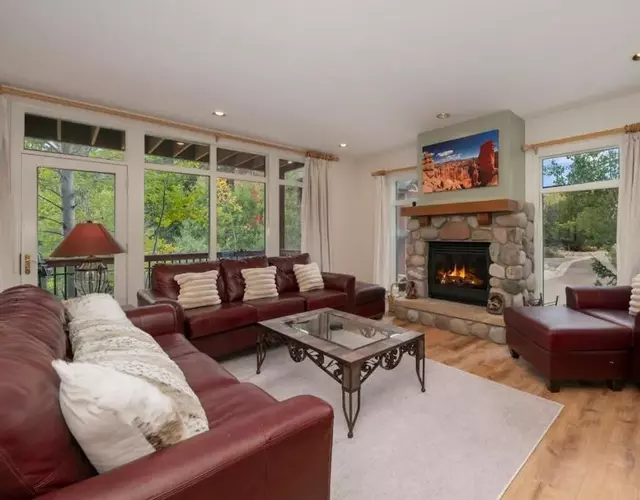 Luxe Home Minutes To Skiing Hot Tub