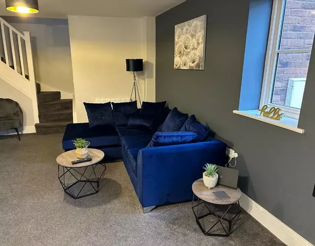 Maple House - 2 Bed House with free parking in town by ShortStays4U