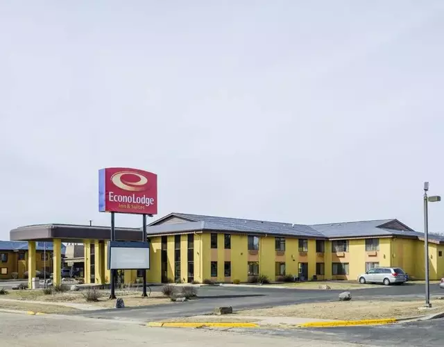 Econo Lodge Inn & Suites