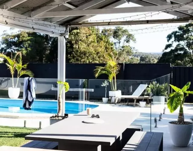 Casa Blanca-Lake side with pool