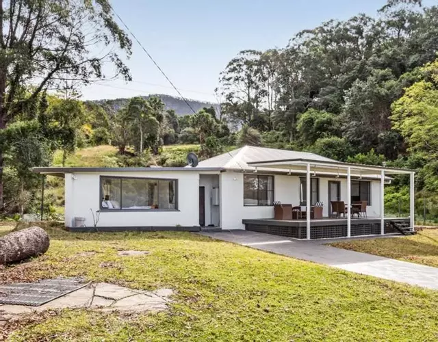 Deer Valley Farm Stay Illawarra sleeps up to 9