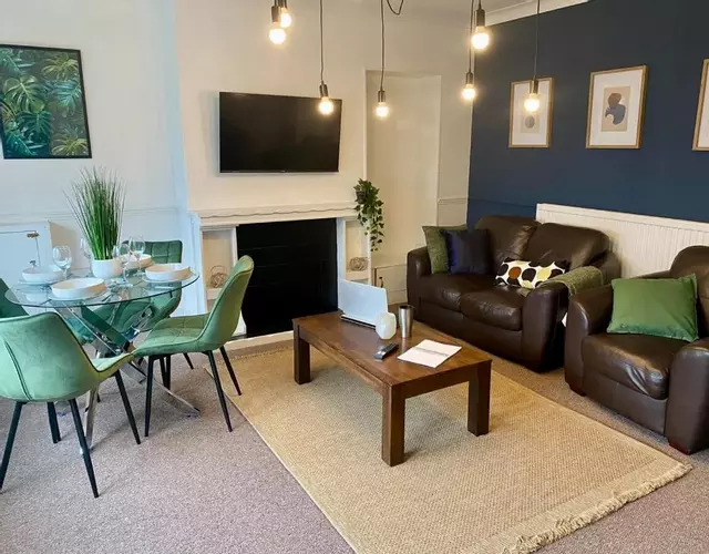 Clarence Rd, Bilston, WV14