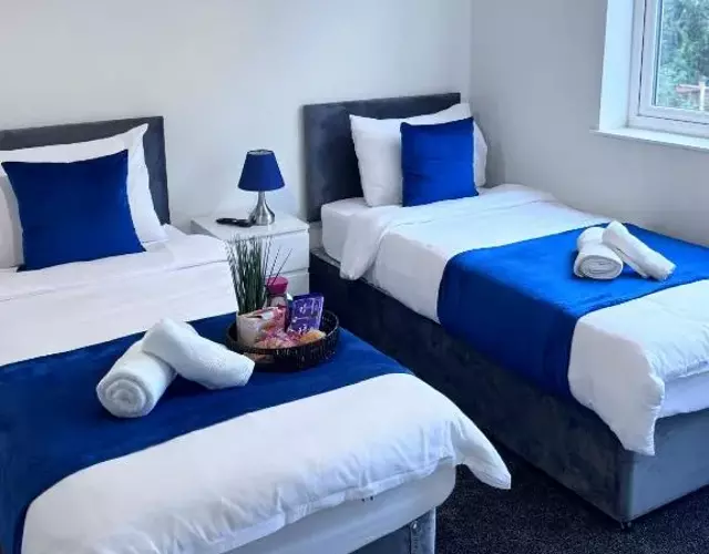 The Triplex 2 - Sleeps 7 Contractors, NHS, Groups - Free Parking