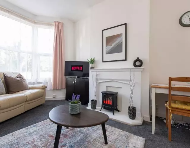 Happy Harwich for Contractors Only, Tranquil, Near Beach, Free Parking