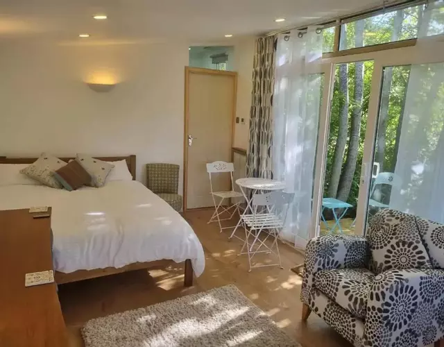 Modern Studio Cabin in Hove, Walk to the Sea & South Downs, Easy Access to Brighton