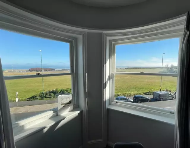 Overlooking the sea - Spacious apartment