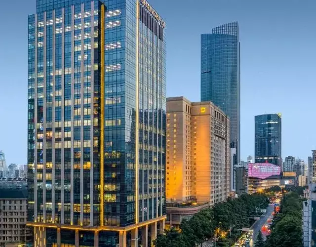 Shangri-La Wuhan,Close to The Mixc with three subway lines