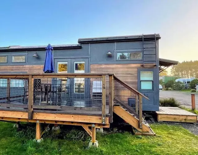 Azalea - tiny home living in style!