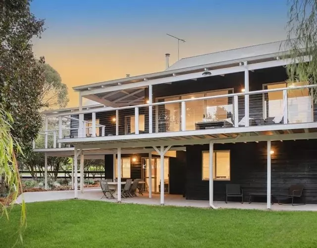 Eagle Bay Summerhaus
