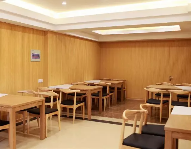 GreenTree Inn JiangSu ZhenJiang DingMao Industrial Park WoDe Square Express Hotel