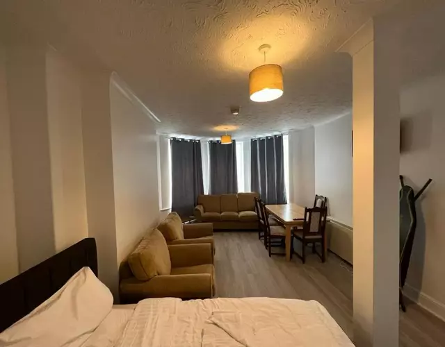Spacious Flat with River View, 1A