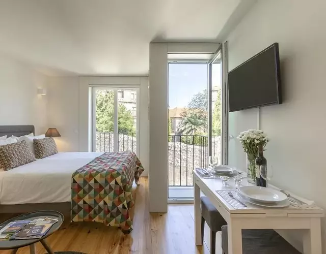 Charming City Centre Studio near Aliados - Inside Porto Apartments "Pinheiro"