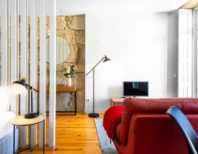 Light-filled Bonjardim Apartments