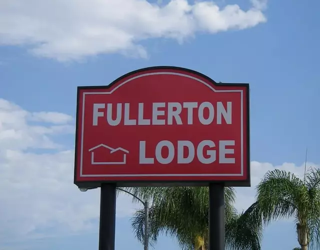 Fullerton Lodge