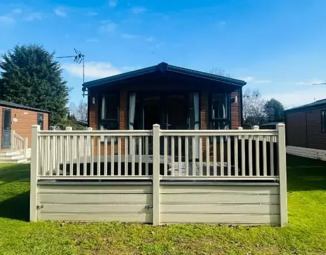 Dakota Lodge with Hot Tub