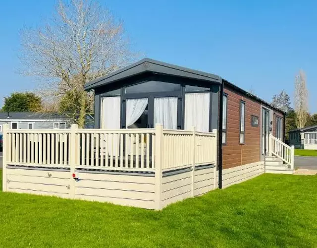 Rueben's Lodge with Hot Tub