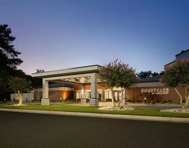 Courtyard Williamsburg - Busch Gardens