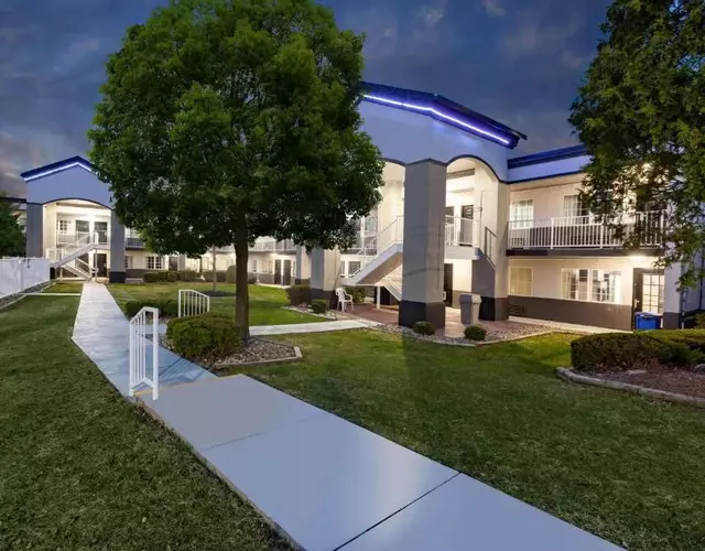 Days Inn by Wyndham Austintown