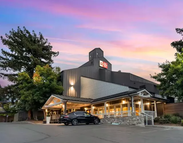 Best Western Plus Inn at the Vines