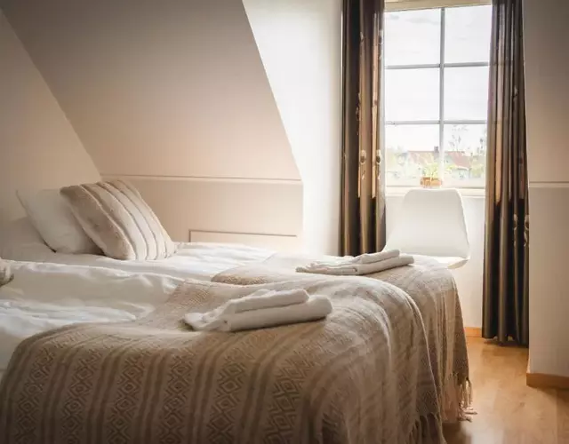 Rymligt radhus med trädgård & parkering