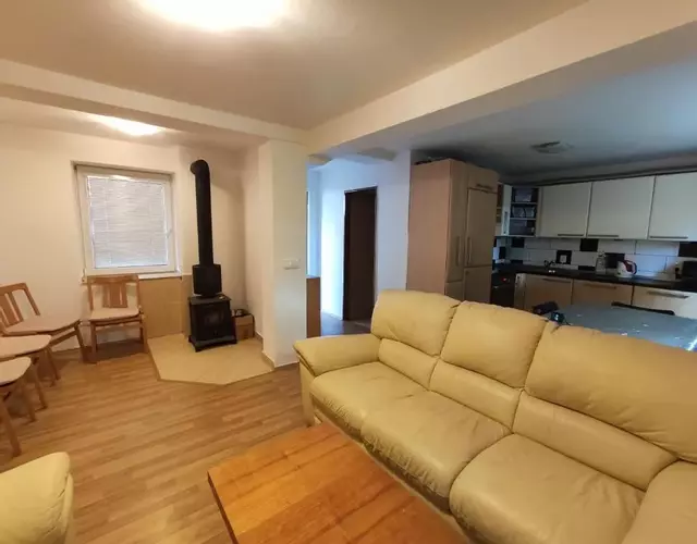 Apartmán Hulín, Chrášťany - bílý