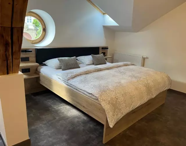 Penzion a Restaurace ZÁMECKÁ VRÁTNICA