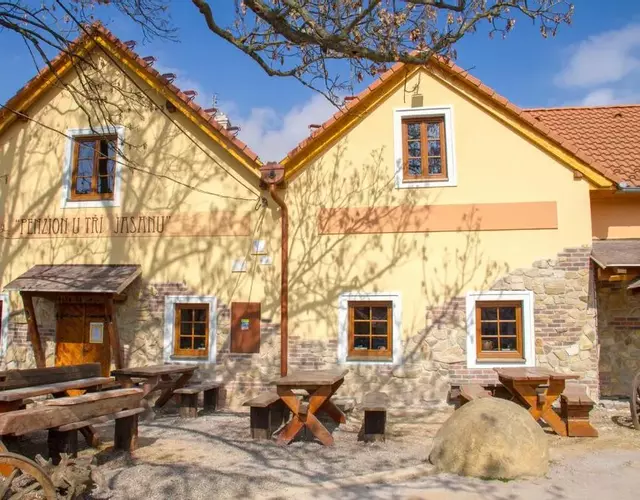 Restaurace & Penzion U Tří Jasanů