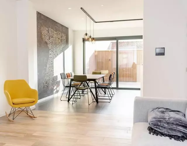 Boonuz guesthouse, luxe duplex vakantiehuis in centrum Ieper met privé lounge terras en IR sauna