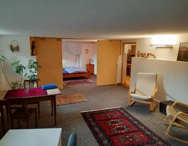 grosses Zimmer mit eigener Küche Dusche WC