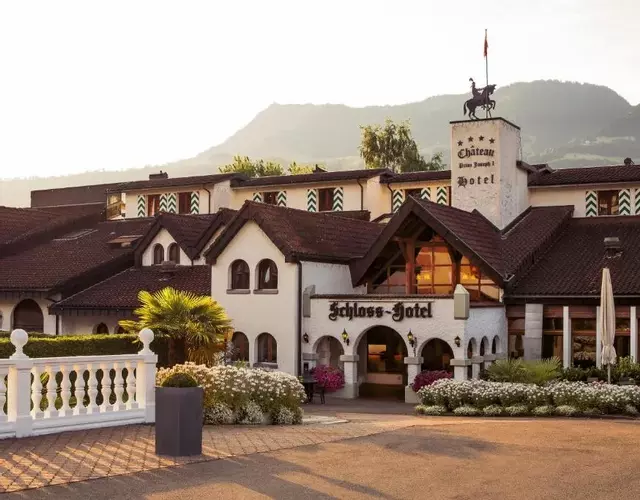 Swiss-Chalet Merlischachen - Romantik Schloss-Hotel am See