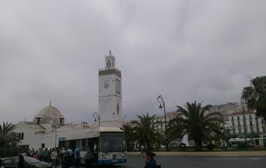 Generate a random place in Algeri, Algeria