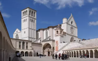 Generate a random place in Assisi
