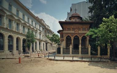 Generate a random place in Bucharest