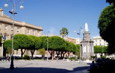 Generate a random place in カリアリ