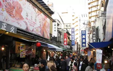 Generate a random place in 东京/中央，日本